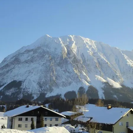 Апартаменты Cozy Holiday Apartment With Sauna In Schladming Шладминг